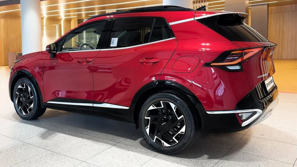 Kia Sportage 2025 Launched – Bold Design, Hybrid Powertrains & Curved Display Dash