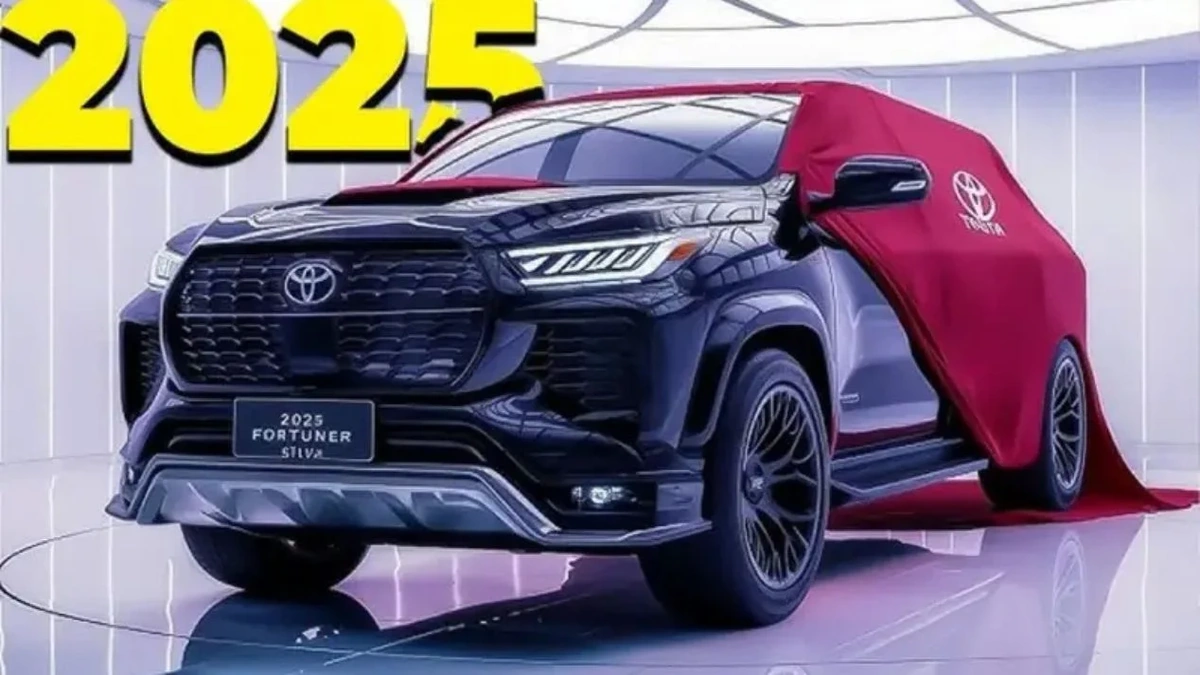 Toyota Fortuner 2025 Launched – Hybrid Powertrain, 34 km/l Mileage & Panoramic Sunroof
